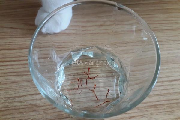 藏红花枸杞水的做法图解3