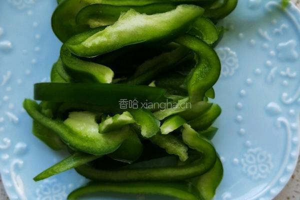 青椒炒鸡胸肉和贝贝南瓜的做法图解7