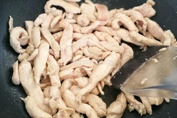 青椒炒鸡胸肉和贝贝南瓜的做法图解9