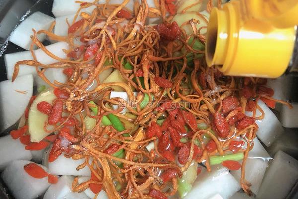 虫草花老鸭萝卜汤的做法图解7