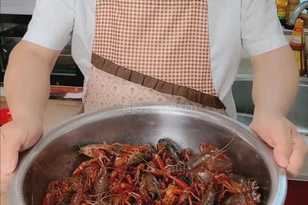 夏季麻辣小龙虾的做法图解1
