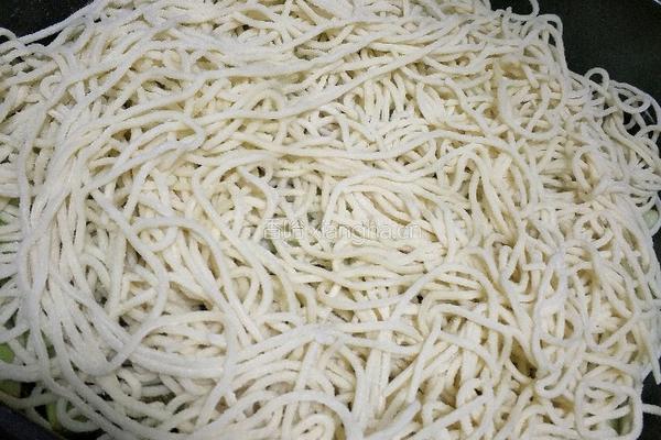 五花肉豆角焖面的做法图解7