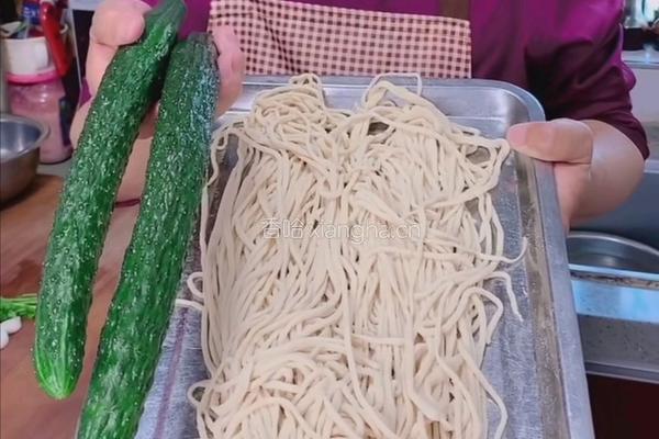 夏季必吃凉面的做法图解1