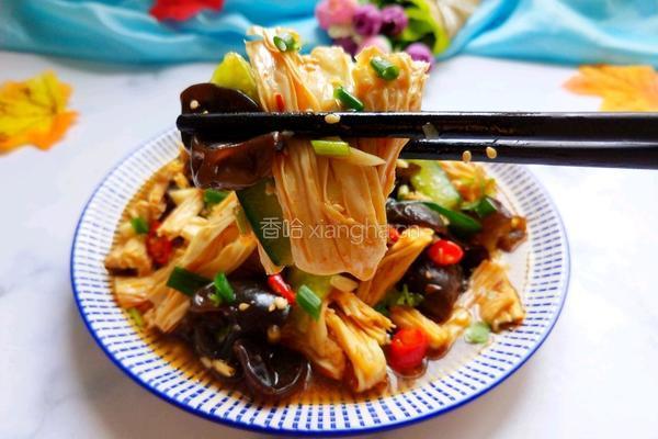 凉拌木耳腐竹的做法图解1