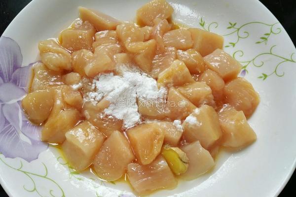 土豆烧鸡丁的做法图解1