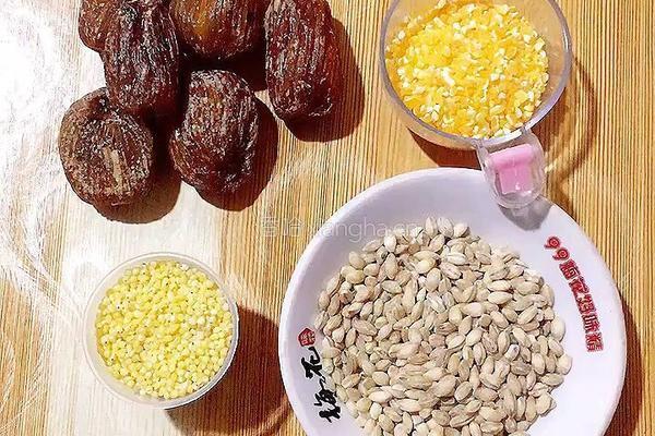 蜜枣小麦粥的做法图解2