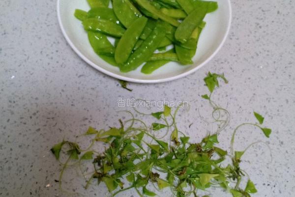 木耳荷兰豆的做法图解1