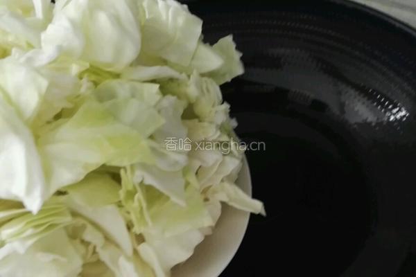 卷心菜炒木耳的做法图解5