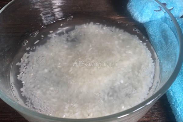 黄瓜虾米粥的做法图解1