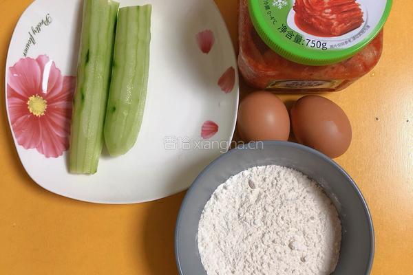 辣白菜黄瓜鸡蛋饼的做法图解1