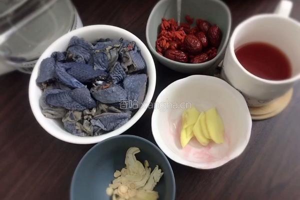 红枣枸杞党参乌鸡汤的做法图解1