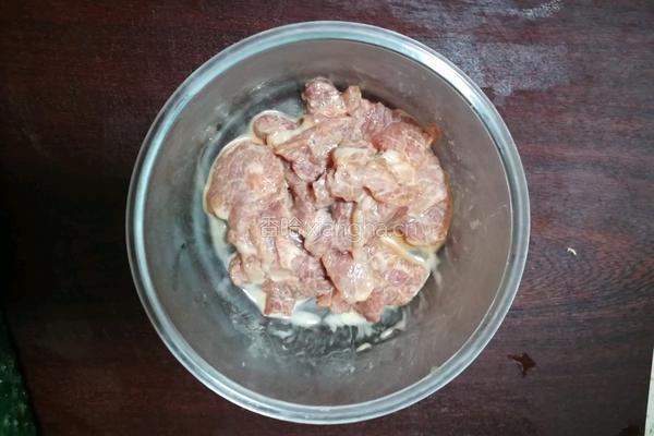 黄瓜肉片汤的做法图解2