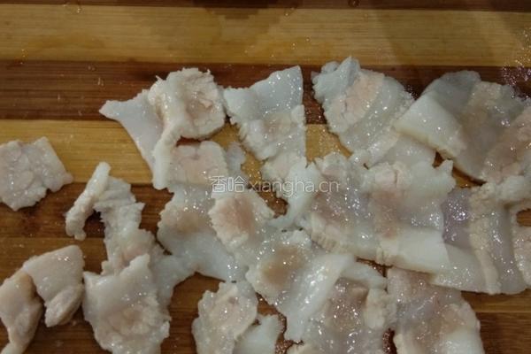 家常五花肉炒辣椒的做法图解3