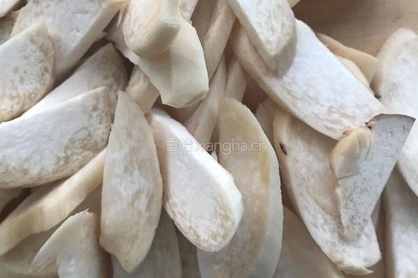 杏鲍菇炒肉的做法图解1