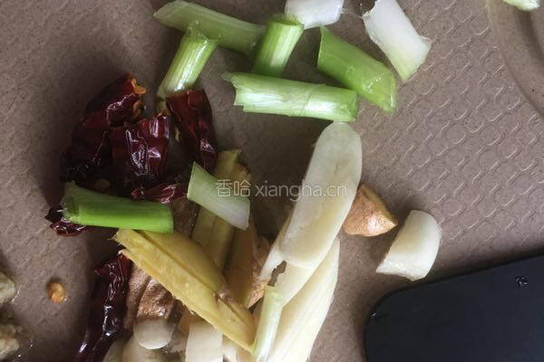 红烧鲫鱼的做法图解2