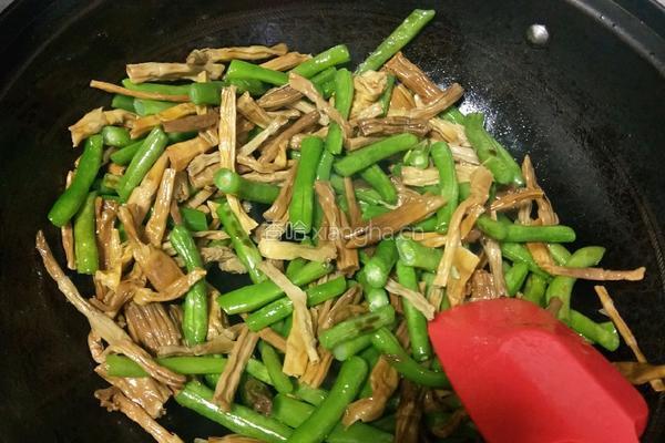 笋干烧豆角的做法图解15