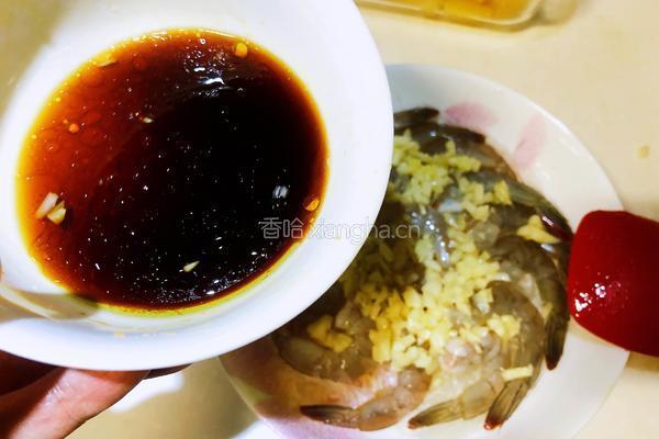 蒜蓉粉丝蒸大虾的做法图解3