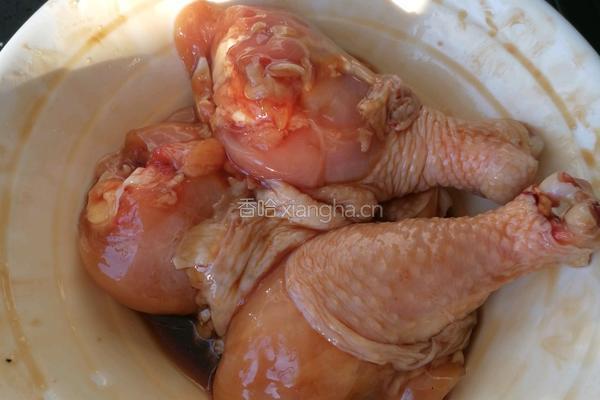 电饭锅闷鸡腿的做法图解1