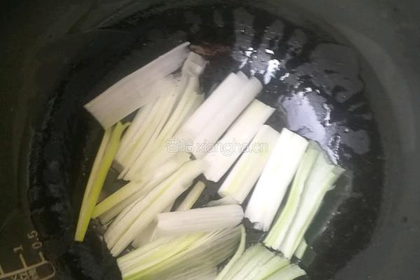 电饭锅闷鸡腿的做法图解3
