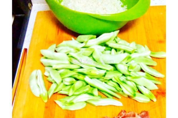 家乡腊肉饭的做法图解1
