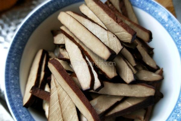 海带丝炒豆腐干的做法图解2