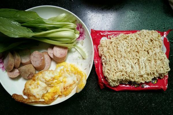 火腿肠鸡蛋青菜面的做法图解3