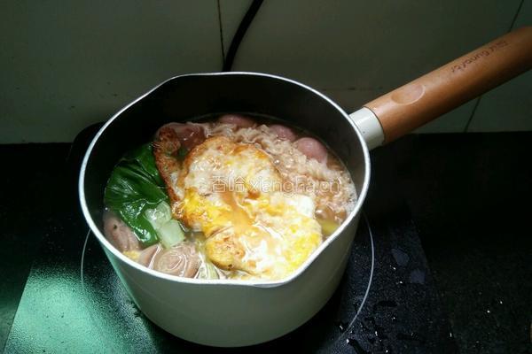 火腿肠鸡蛋青菜面的做法图解10