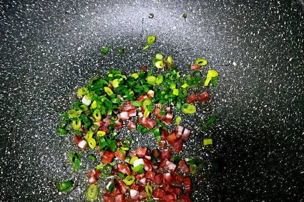 广式腊肠肠炒饭的做法图解5