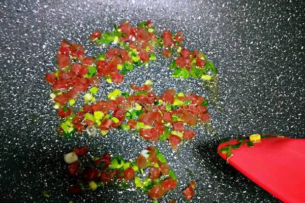 广式腊肠肠炒饭的做法图解6