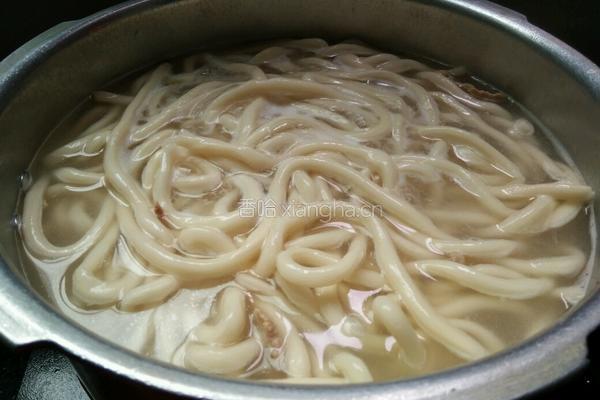 芹菜海蛎肉片面的做法图解6