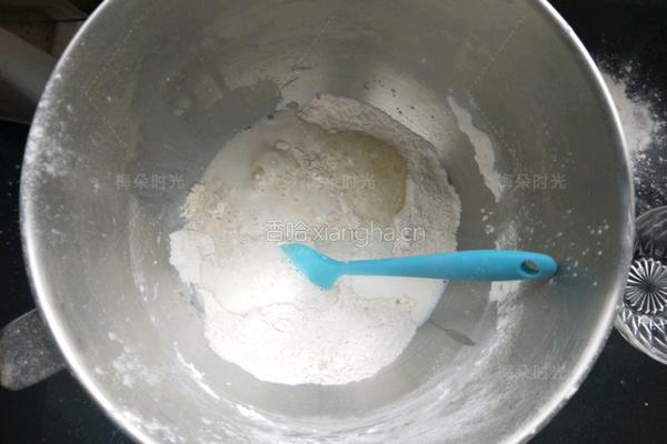 豆沙面包卷的做法图解3