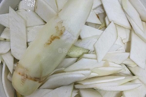 竹笋炒肉片的做法图解1