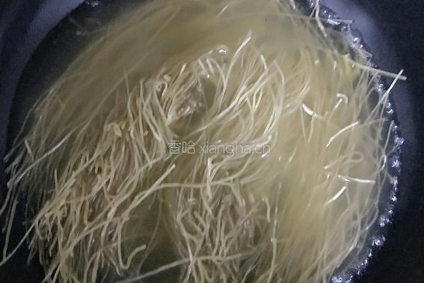 蚂蚁上树（肉沫炒粉条）的做法图解1