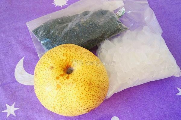 芝麻冰糖雪梨的做法图解1