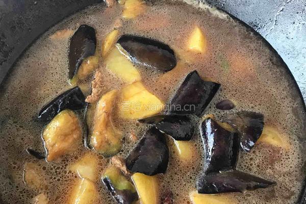 茄子炖土豆的做法图解7