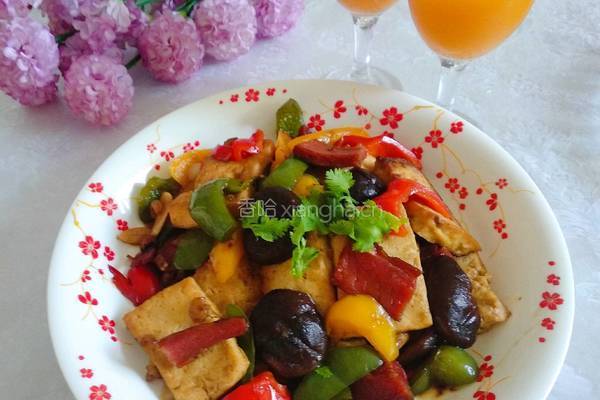 腊肠豆腐香菇煲