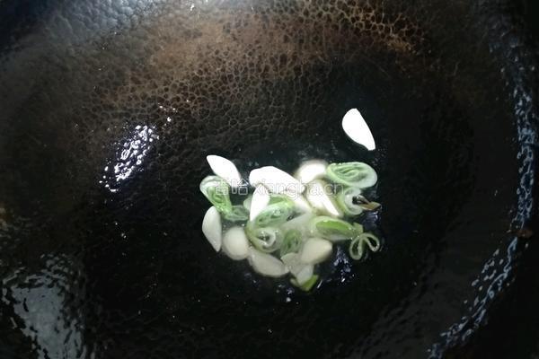 腊肠豆腐香菇煲的做法图解8