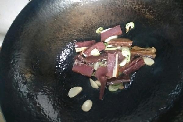腊肠豆腐香菇煲的做法图解9