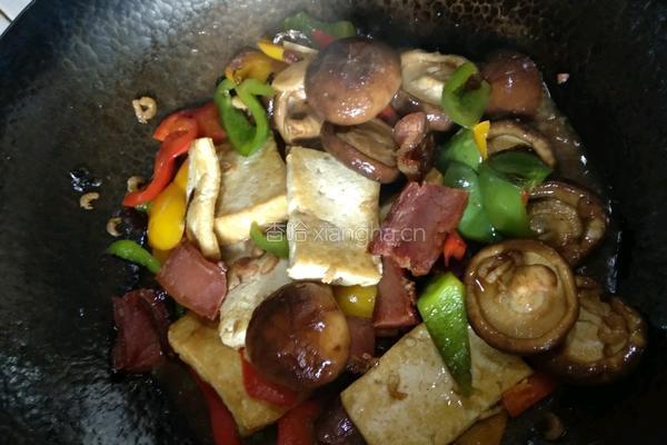 腊肠豆腐香菇煲的做法图解10