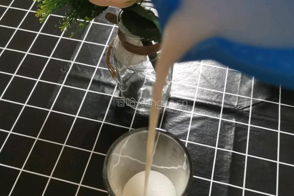 自制香蕉牛奶的做法图解6