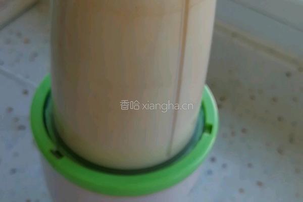 香蕉奶昔的做法图解4