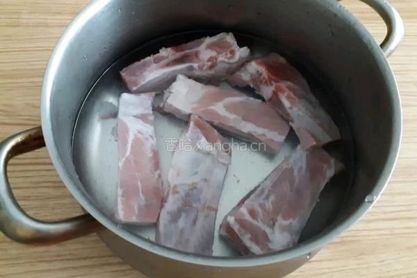 排骨蒸木耳的做法图解2