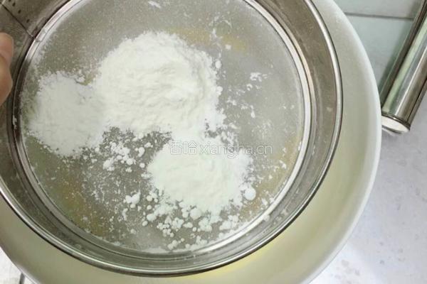 轻芝士酸奶蛋糕的做法图解3