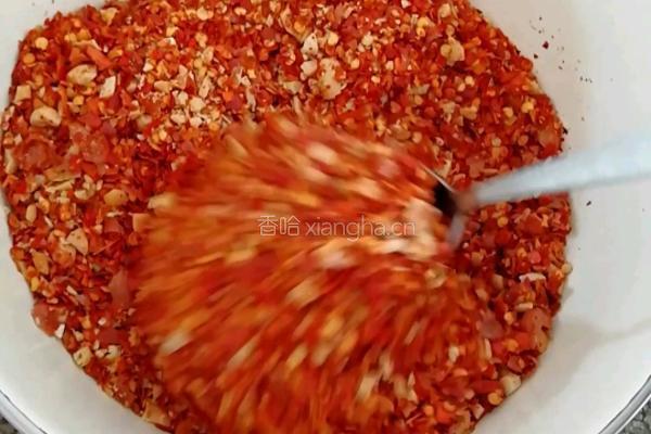 单位厨师炸辣椒油的做法图解3