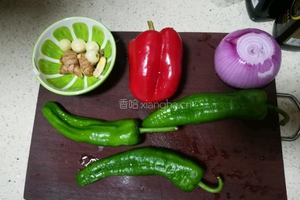 土豆烧鹅的做法图解1