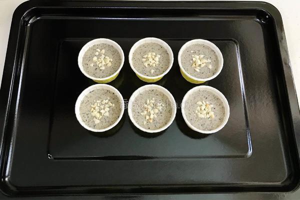 快手黑芝麻蛋糕杯的做法图解7
