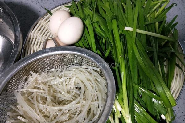 蒸包子(韭菜鸡蛋粉条）的做法图解7