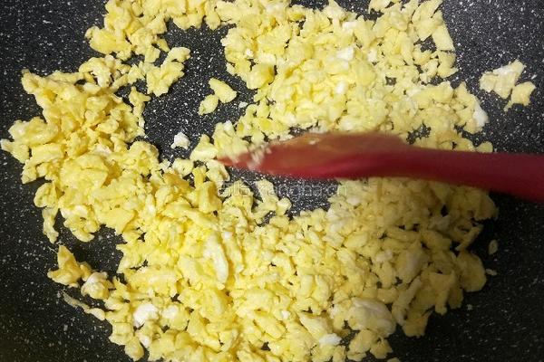 蒸包子(韭菜鸡蛋粉条）的做法图解9