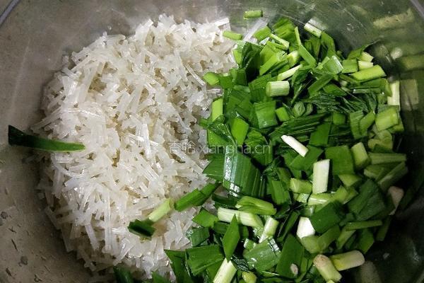 蒸包子(韭菜鸡蛋粉条）的做法图解12