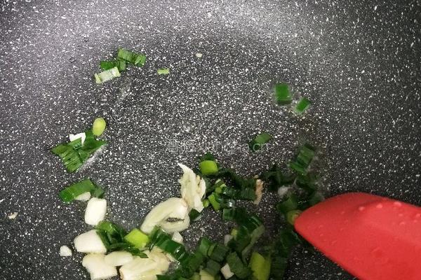 芹菜炒鸡蛋的做法图解6